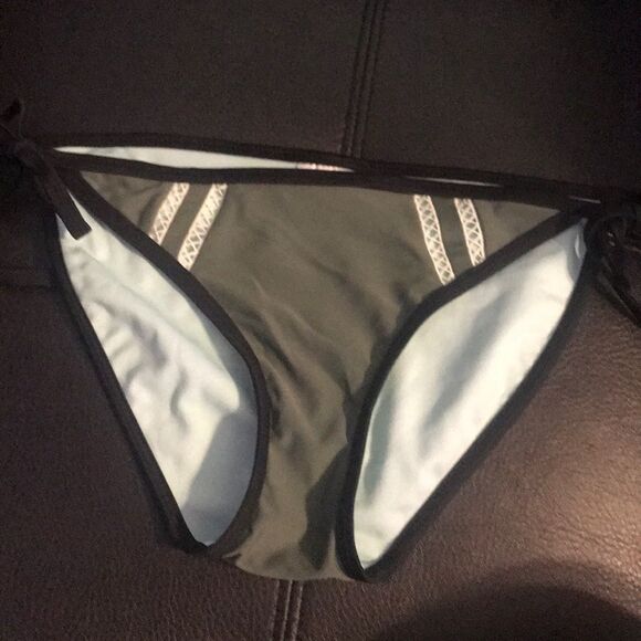 Xhilaration swim bottom - Picture 1 of 3